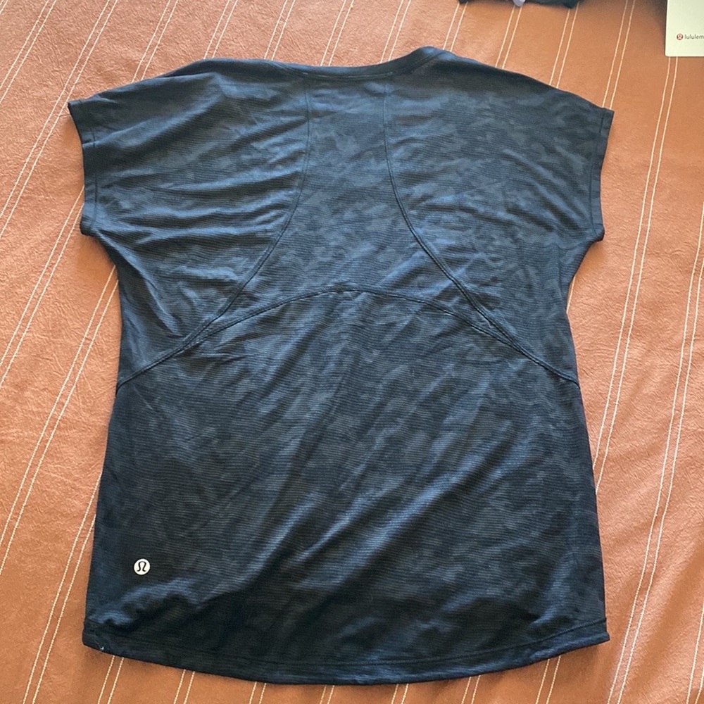 Lululemon top - Picture 3 of 5